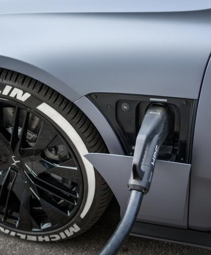 Polestar 5 prototype and StoreDot battery