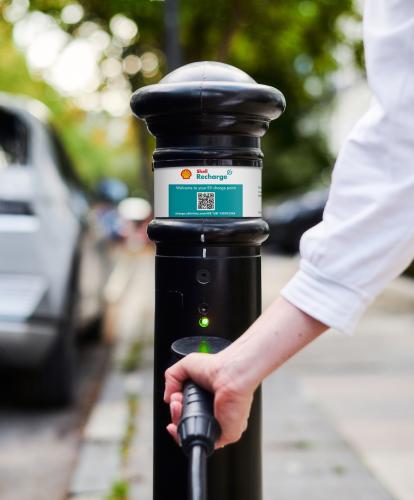 07_ubitricity_UK_Bollard_Chelsea_Shell_Recharge