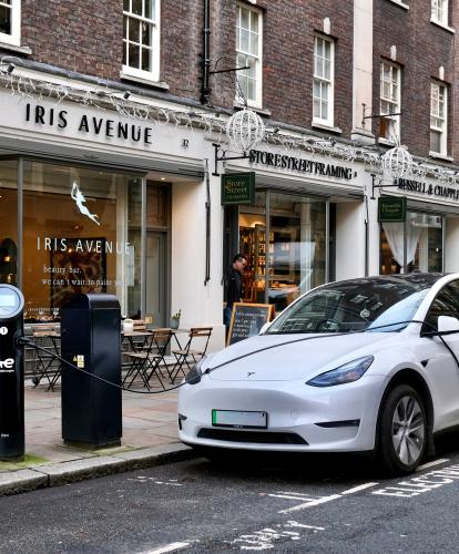 TotalEnergies charge point - on-street