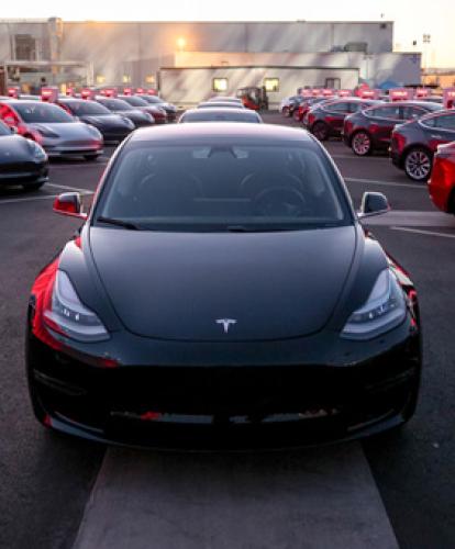 Tesla Model 3 handed over to customers