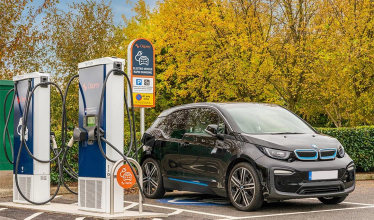 BMW i4 charges at Osprey charge points