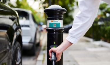 07_ubitricity_UK_Bollard_Chelsea_Shell_Recharge