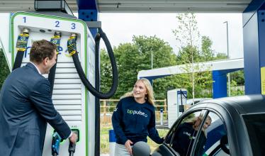 New bp Ultra-rapid EV charging hub opens in Tingley