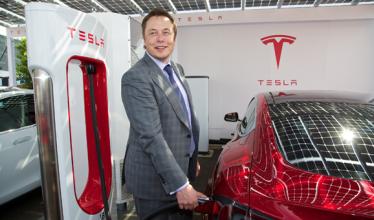 Right-hand drive Tesla Model S arrives in UK