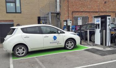 Cambridge installs rapid chargers to boost EV taxi use