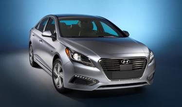 Hyundai reveals first plug-in hybrid at Detroit Motor Show
