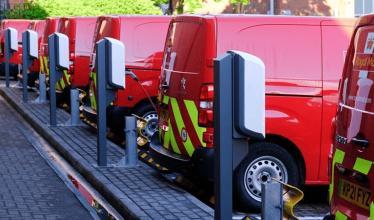 Royal Mail to add 3,000 electric transporters to its fleet