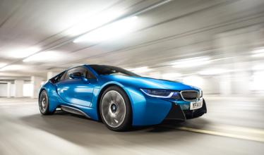 BMW i8 plug-in hybrid supercar officially released in the UK