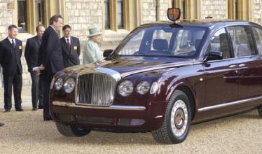 Queen swaps custom Bentley for Nissan LEAF