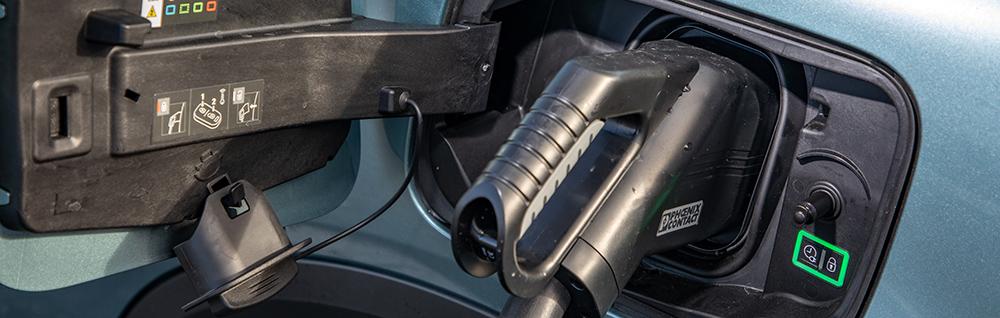 Charging a Citroen e-C4 on public networks