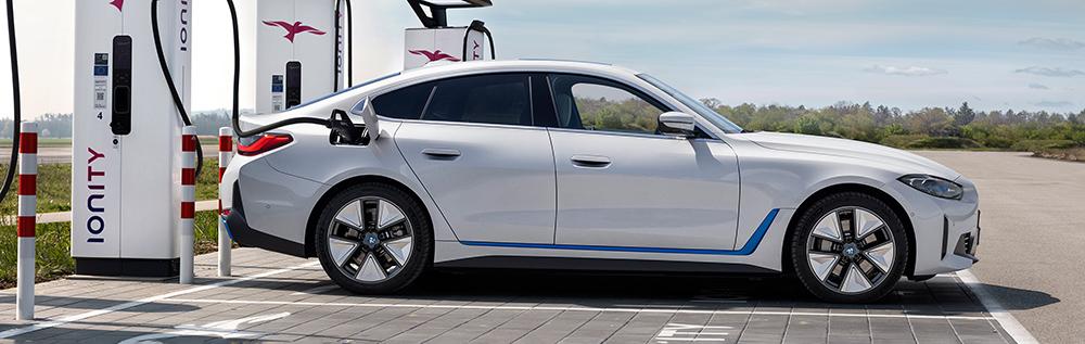 How long does it take to charge a BMW i4?