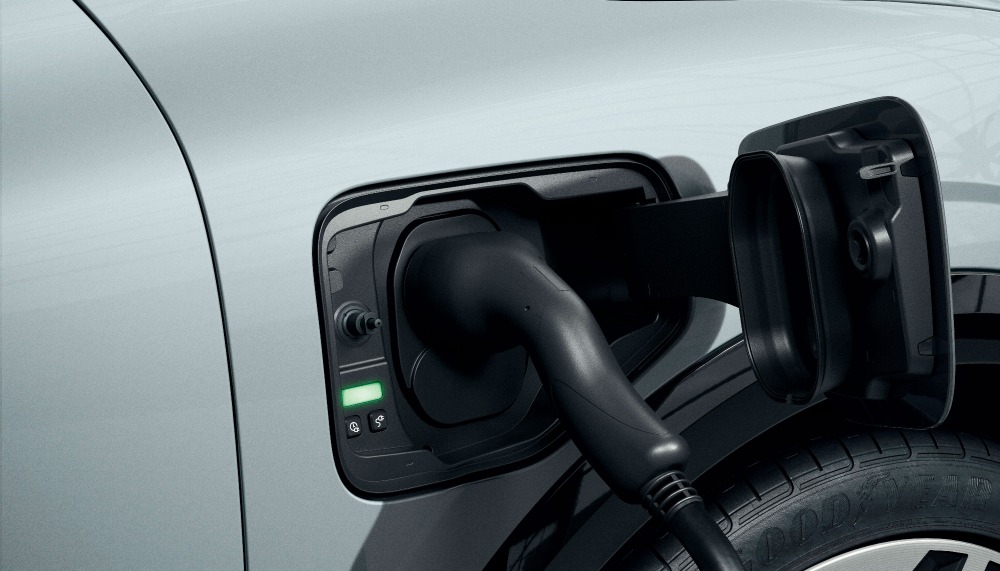 How long does it take to charge a Renault Megane E Tech Electric