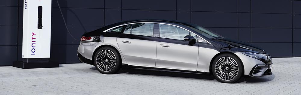 Charging a Mercedes-Benz EQS on public networks