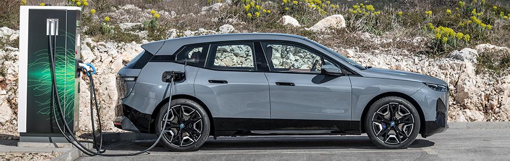 Charging a BMW iX on public networks