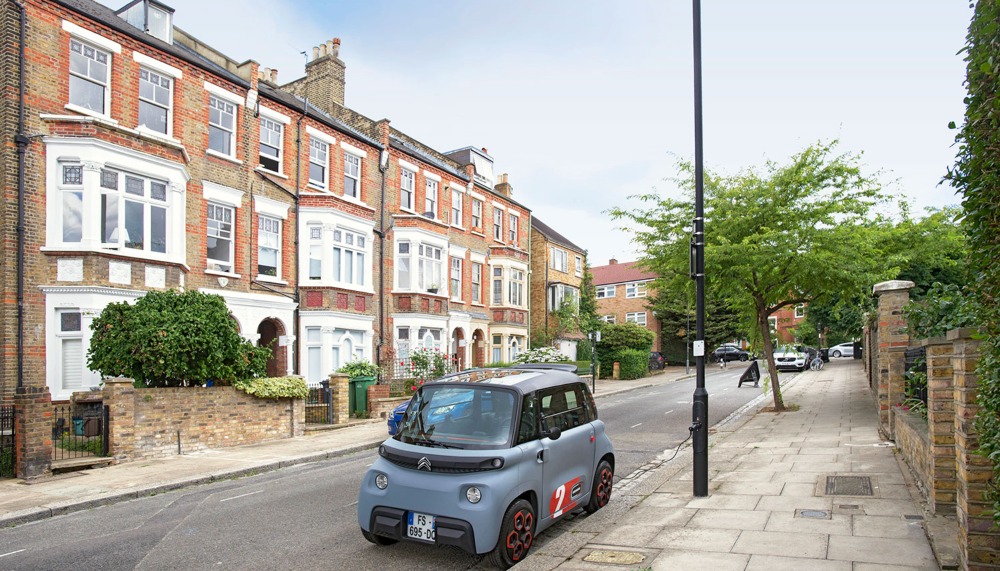 Charging a Citroen Ami on public networks