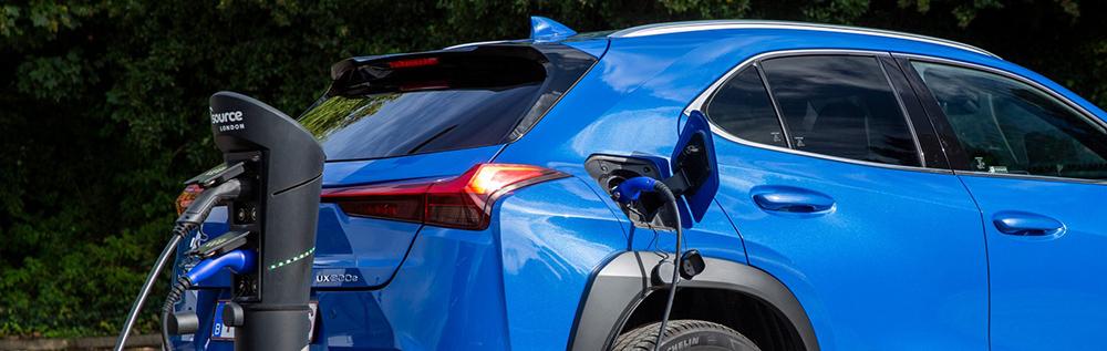    Charging a Lexus UX 300e on public networks
