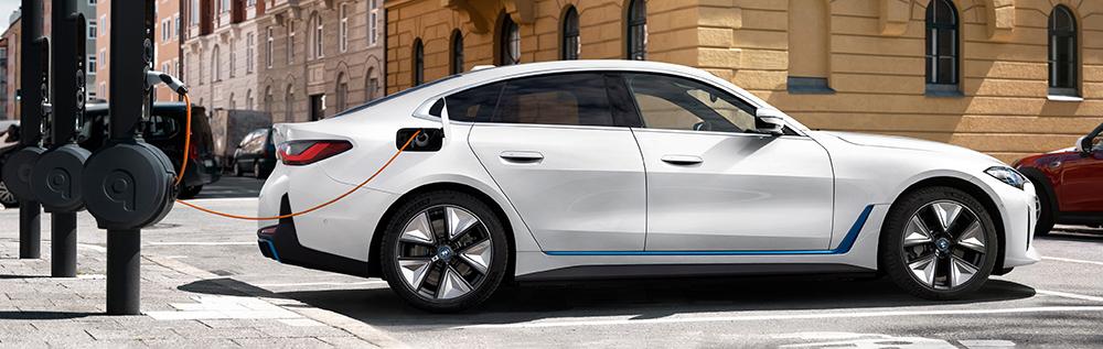 Charging a BMW i4 on public networks