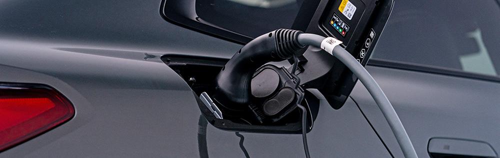 Charging a BMW i4 at home