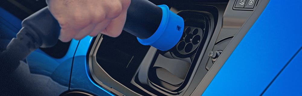 How to charge a Peugeot e-2008