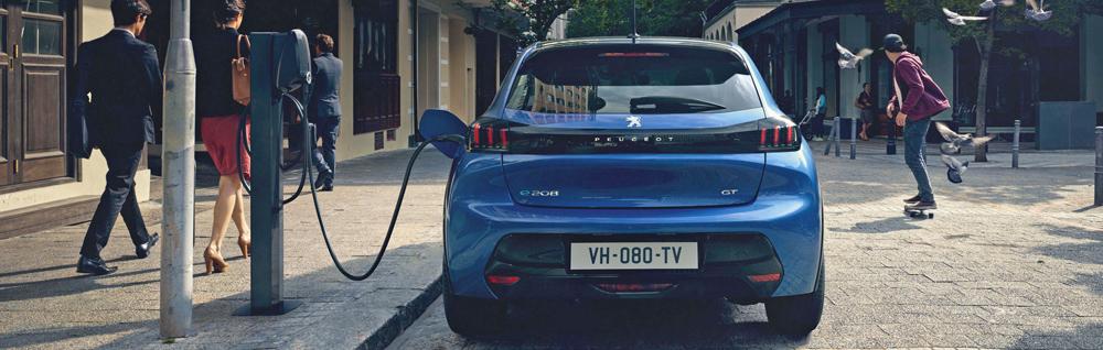 Charging a Peugeot e-208 on public networks